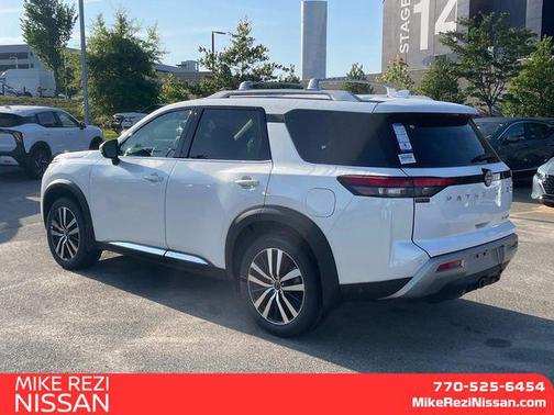 2025 Nissan Pathfinder Platinum FWD