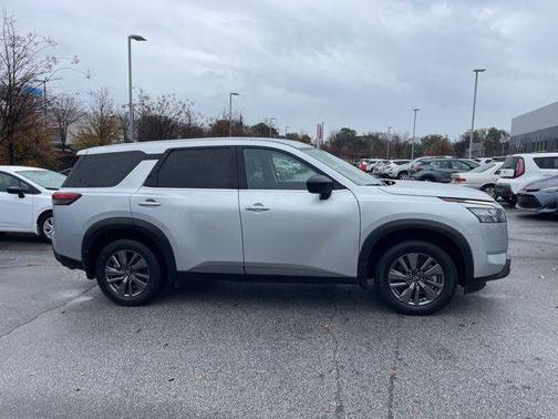 2023 Nissan Pathfinder S FWD