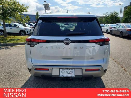 2025 Nissan Pathfinder SL FWD