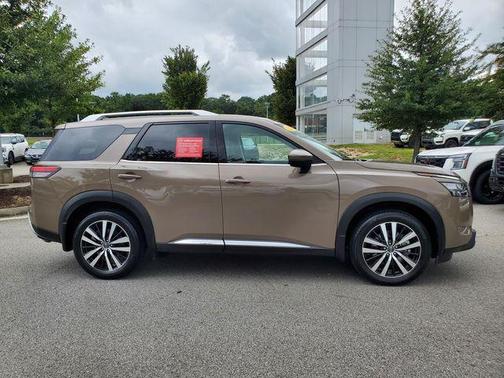 2025 Nissan Pathfinder Platinum 4WD