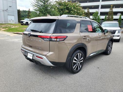 2025 Nissan Pathfinder Platinum 4WD