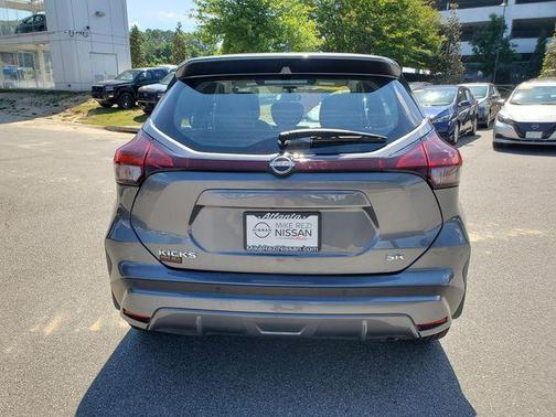 Gun Metallic 2023 Nissan Kicks SR