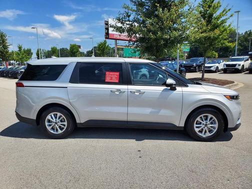 2023 Kia Carnival LX