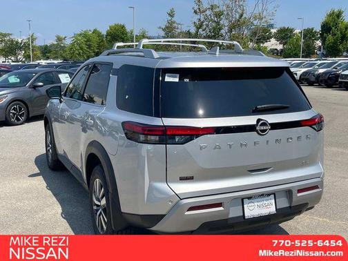 2025 Nissan Pathfinder SL FWD