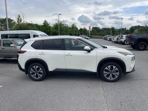 Pearl White Tricoat 2023 Nissan Rogue SV