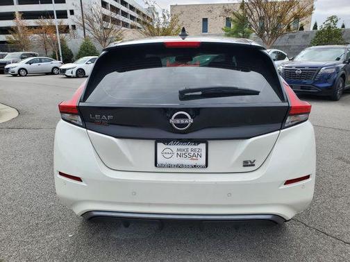 Super Black/Pearl White 2024 Nissan Leaf SV PLUS