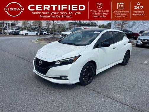 Super Black/Pearl White 2024 Nissan Leaf SV PLUS
