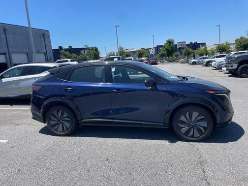 Deep Ocean Blue Pearl/Black Diamond Pearl 2023 Nissan ARIYA EVOLVE+