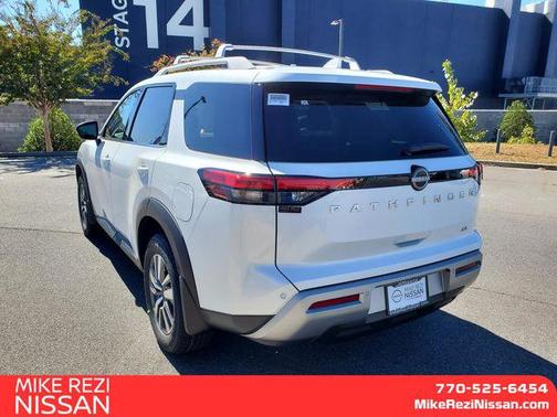 2025 Nissan Pathfinder SL FWD