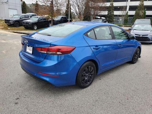2018 Hyundai ELANTRA SE