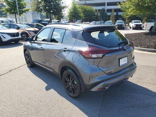 Gun Metallic 2024 Nissan Kicks SR