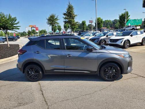 Gun Metallic 2024 Nissan Kicks SR