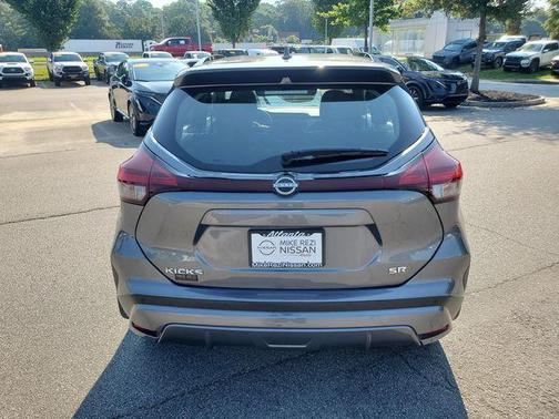 Gun Metallic 2024 Nissan Kicks SR