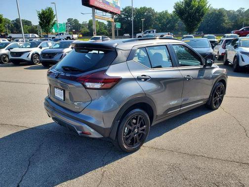 Gun Metallic 2024 Nissan Kicks SR