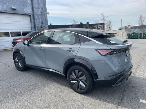 Boulder Gray Pearl/Black Diamond Pearl 2023 Nissan ARIYA EVOLVE+