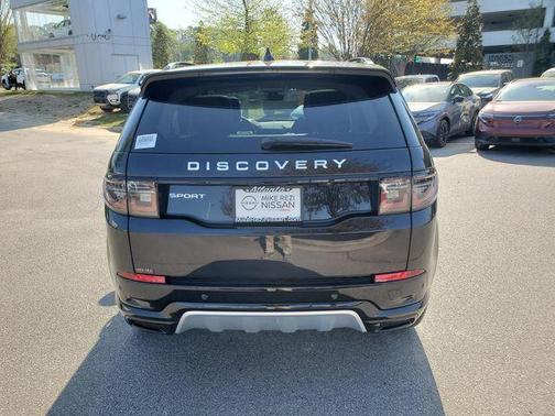 Santorini Black Metallic 2025 Land Rover Discovery Sport S