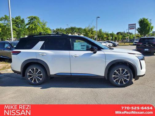 Everest White Pearl/Black 2026 Nissan Pathfinder Platinum