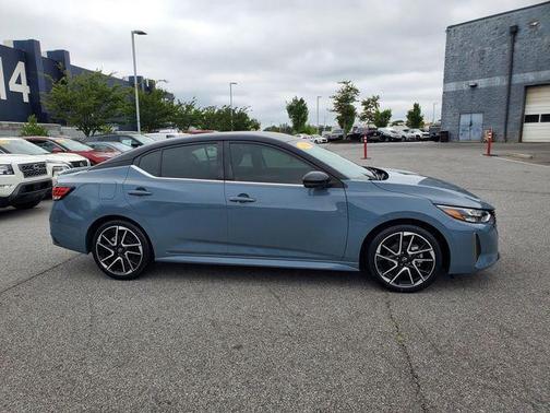 Atlantic Gray Metallic/Super Black 2024 Nissan Sentra SR