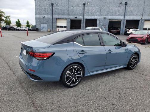 Atlantic Gray Metallic/Super Black 2024 Nissan Sentra SR