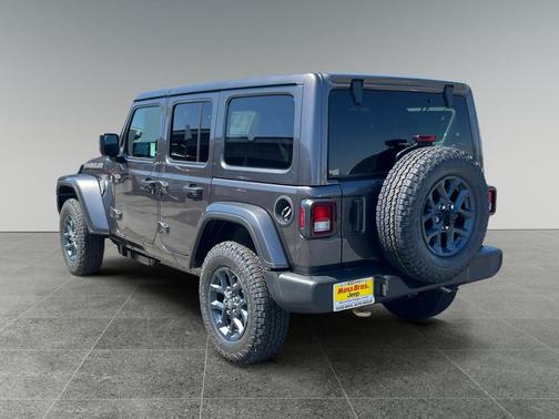 Granite Crystal Metallic Clearcoat 2026 Jeep Wrangler Sport