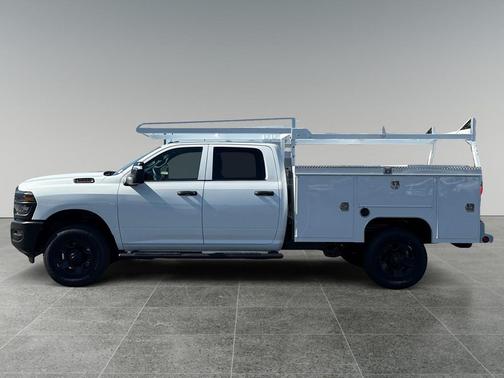 Bright White Clearcoat 2026 RAM 2500 Tradesman Crew Cab 4x4 8' Box