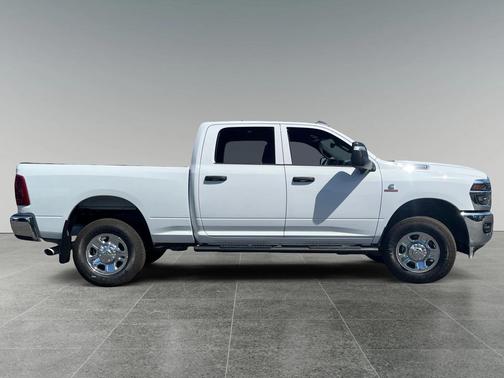 2025 RAM 2500 Tradesman Crew Cab 4x4 6'4' Box