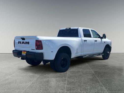 Bright White Clearcoat 2026 RAM 3500 Tradesman Crew Cab 4x4 8' Box