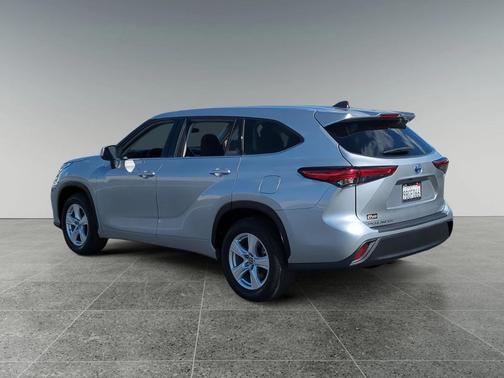 2022 Toyota Highlander Hybrid LE