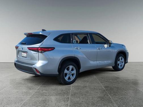 2022 Toyota Highlander Hybrid LE
