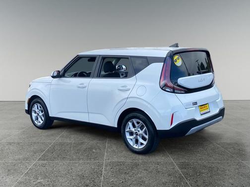 Snow White Pearl 2023 Kia Soul LX