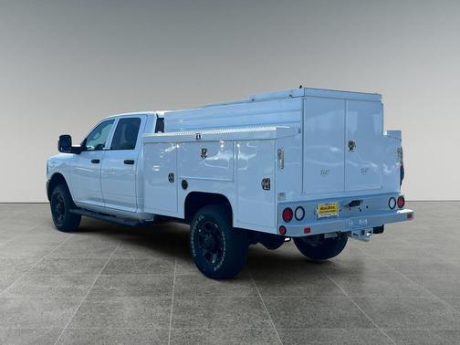 Bright White Clearcoat 2026 RAM 2500 Tradesman Crew Cab 4x4 8' Box