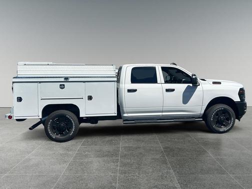 Bright White Clearcoat 2026 RAM 2500 Tradesman Crew Cab 4x4 8' Box