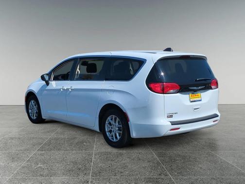 2024 Chrysler Voyager LX