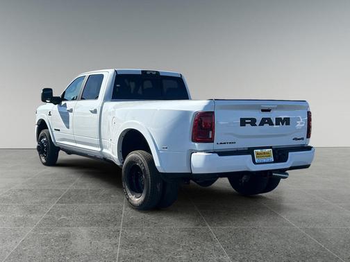 Bright White Clearcoat 2026 RAM 3500 Limited Crew Cab 4x4 8' Box