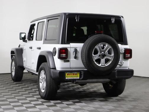 Photo 5 of 9 of 2020 Jeep Wrangler Unlimited Sport