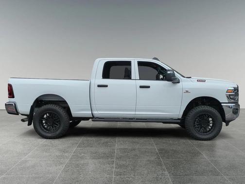 2025 RAM 2500 Tradesman Crew Cab 4x4 6'4' Box