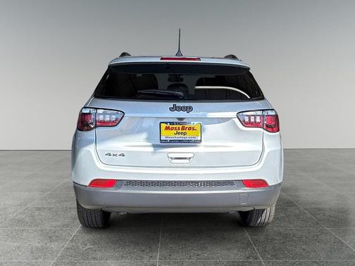 Silver Zynith Metallic Clearcoat 2026 Jeep Compass Sport