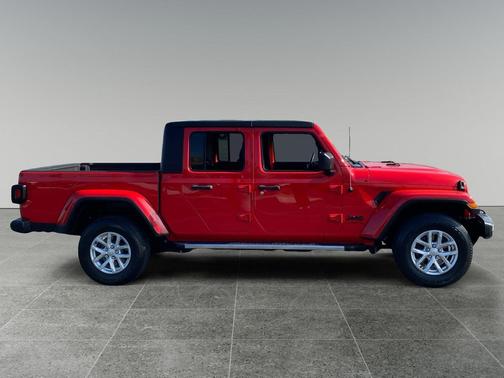 Firecracker Red Clearcoat 2023 Jeep Gladiator Sport S