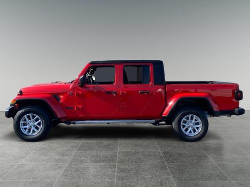 Firecracker Red Clearcoat 2023 Jeep Gladiator Sport S