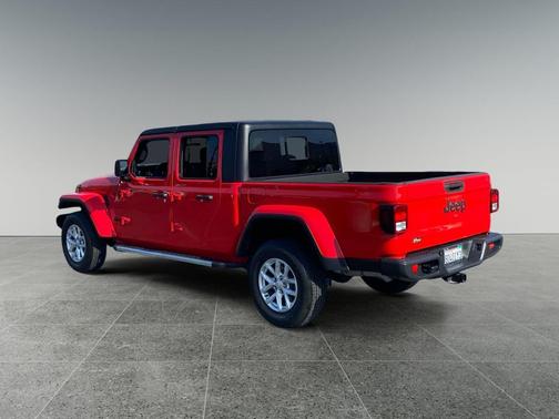 Firecracker Red Clearcoat 2023 Jeep Gladiator Sport S
