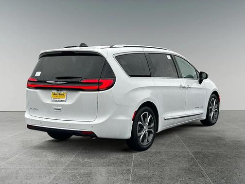 2026 Chrysler Pacifica L