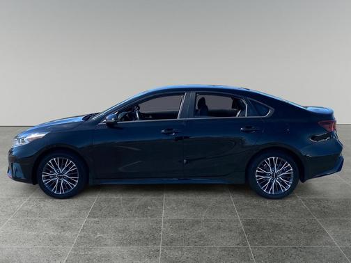Aurora Black 2024 Kia Forte GT-Line