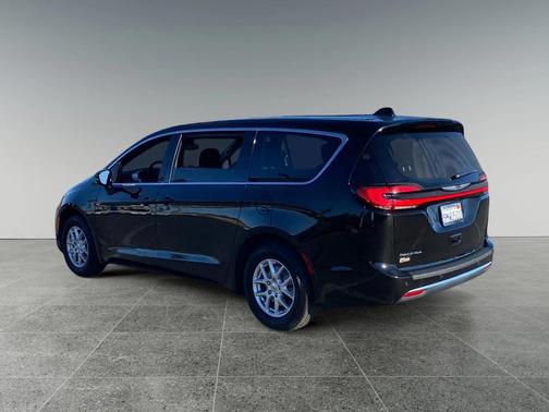 2024 Chrysler Pacifica Touring