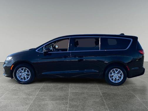 2024 Chrysler Pacifica Touring