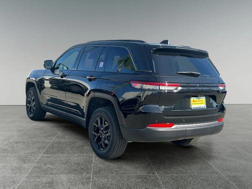 2026 Jeep Grand Cherokee Altitude