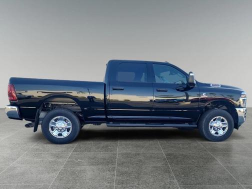 2025 RAM 2500 Tradesman Crew Cab 4x4 6'4' Box