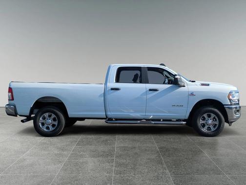 2023 RAM 2500 Big Horn Crew Cab 4x4 8' Box