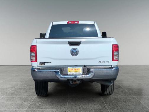 2023 RAM 2500 Big Horn Crew Cab 4x4 8' Box