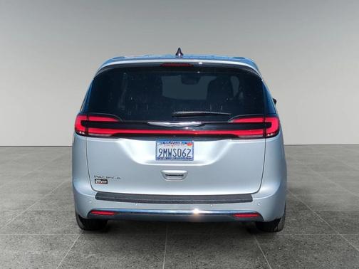 2024 Chrysler Pacifica Touring