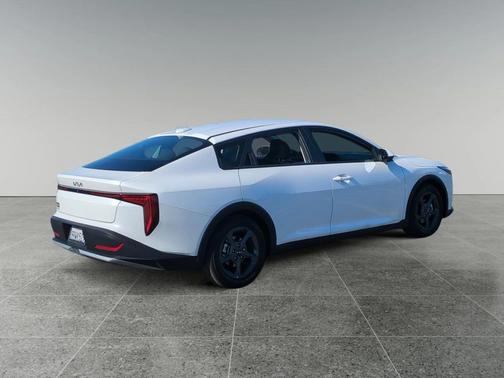 2025 Kia K4 LX